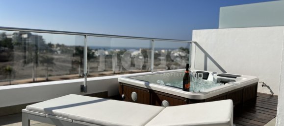 Edificio de 3 dormitorios en Adeje, Spain No. 16171 2