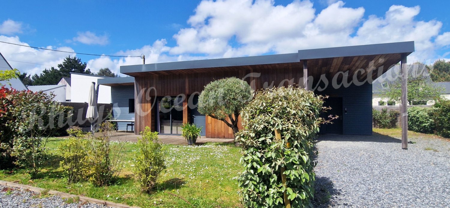 3 bedrooms Villa in Le Tour-du-Parc, France No. 261810