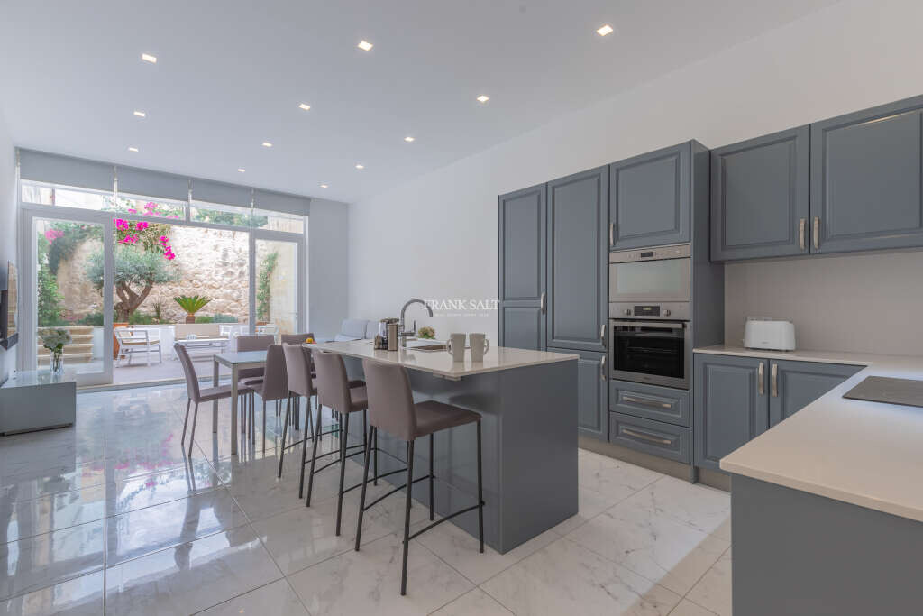 3 bedrooms Townhouse in Sliema, Malta No. 9279