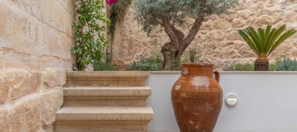 3 bedrooms Townhouse in Sliema, Malta No. 9279 5