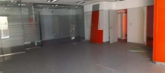 242m² Commercial property in Alcanhoes, Portugal No. 71658 4