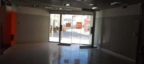 242m² Commercial property in Alcanhoes, Portugal No. 71658 5