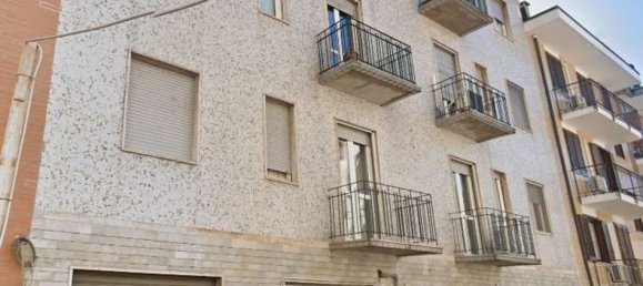 4 bedrooms Apartment in Novara, Italy No. 359385 2