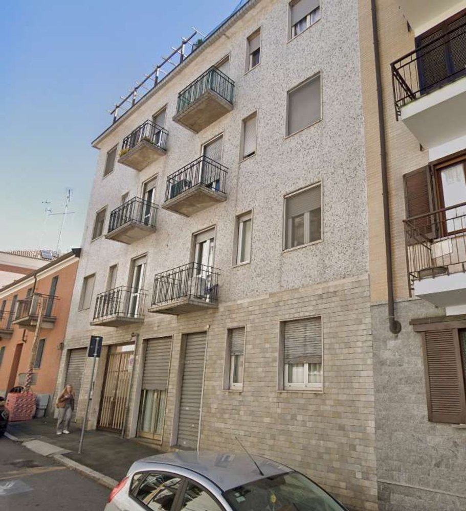 4 bedrooms Apartment in Novara, Italy No. 359385