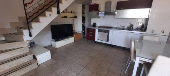 4 rooms Apartment in Rome, Italy No. 174010 2