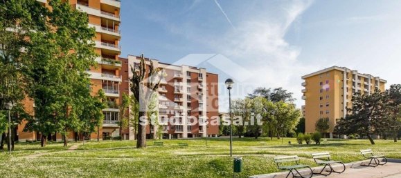 4-salle Appartement à Opera, Italy No. 314170 29