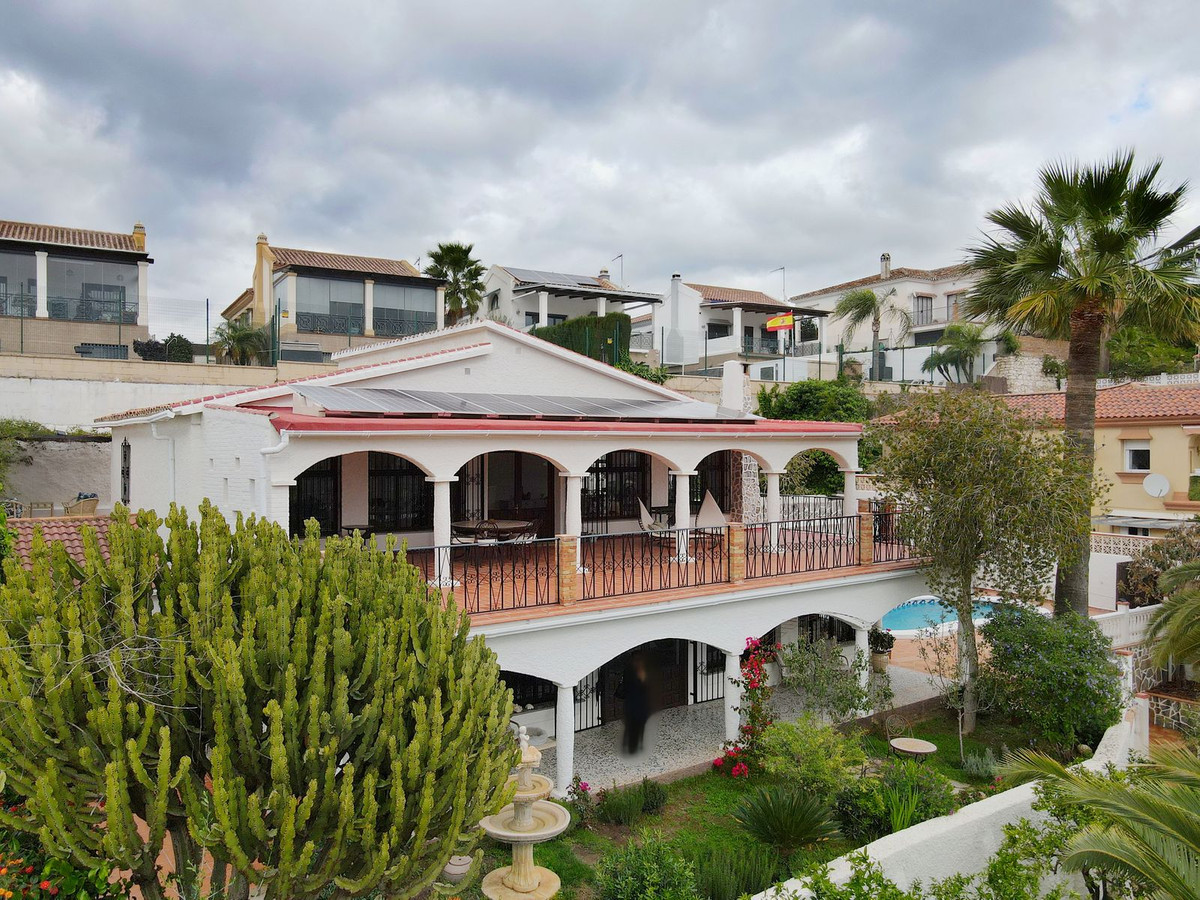 4 bedrooms Villa in Coin, Spain No. 122110