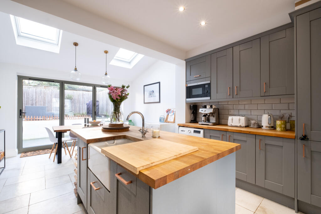 2 bedrooms House in London, United Kingdom No. 13915