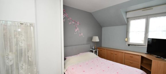 3 bedrooms House in Sevran, France No. 180434 5