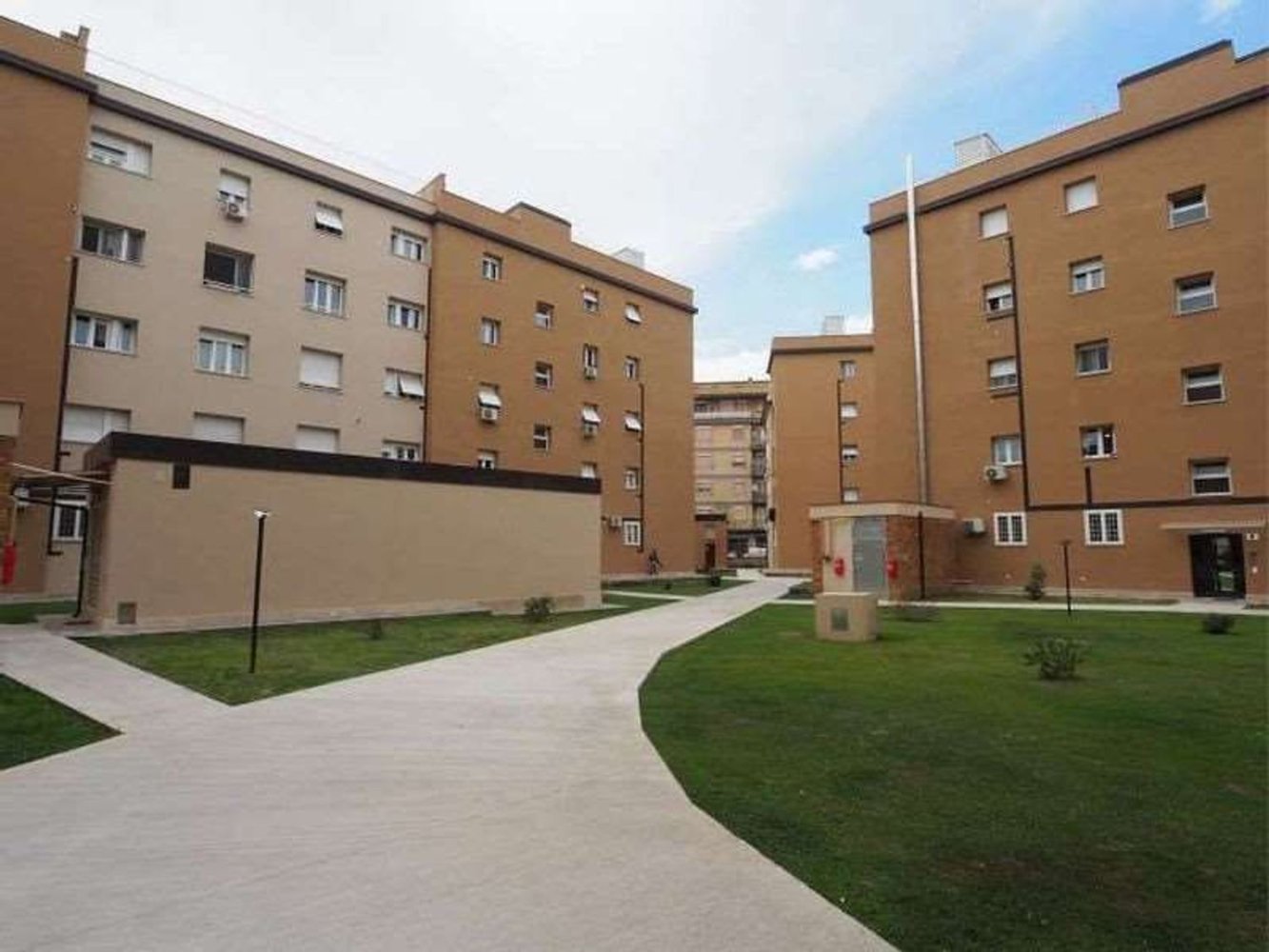 3 bedrooms Apartment in Rome, Italy No. 320192