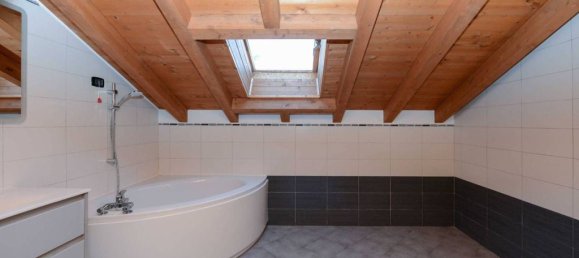 4 Schlafzimmer Villa in Orino, Italy, Nr. 84674 37