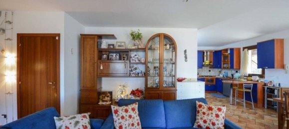 4 Schlafzimmer Villa in Orino, Italy, Nr. 84674 7