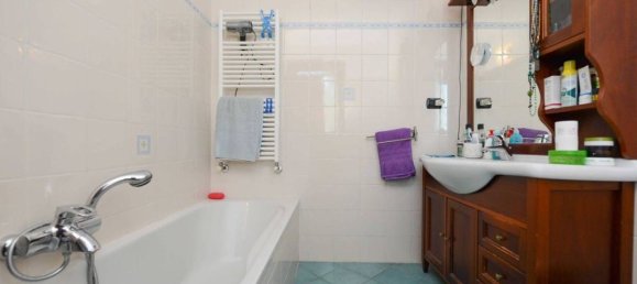 4 Schlafzimmer Villa in Orino, Italy, Nr. 84674 26