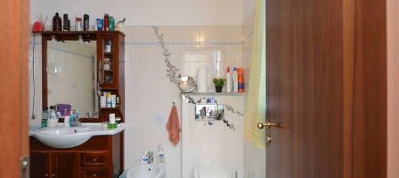 4 Schlafzimmer Villa in Orino, Italy, Nr. 84674 25