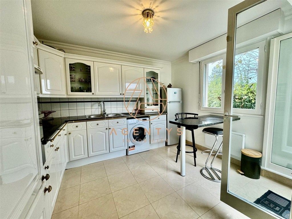 Apartamento de 3 dormitorios en Chennevieres-sur-Marne, France No. 164969