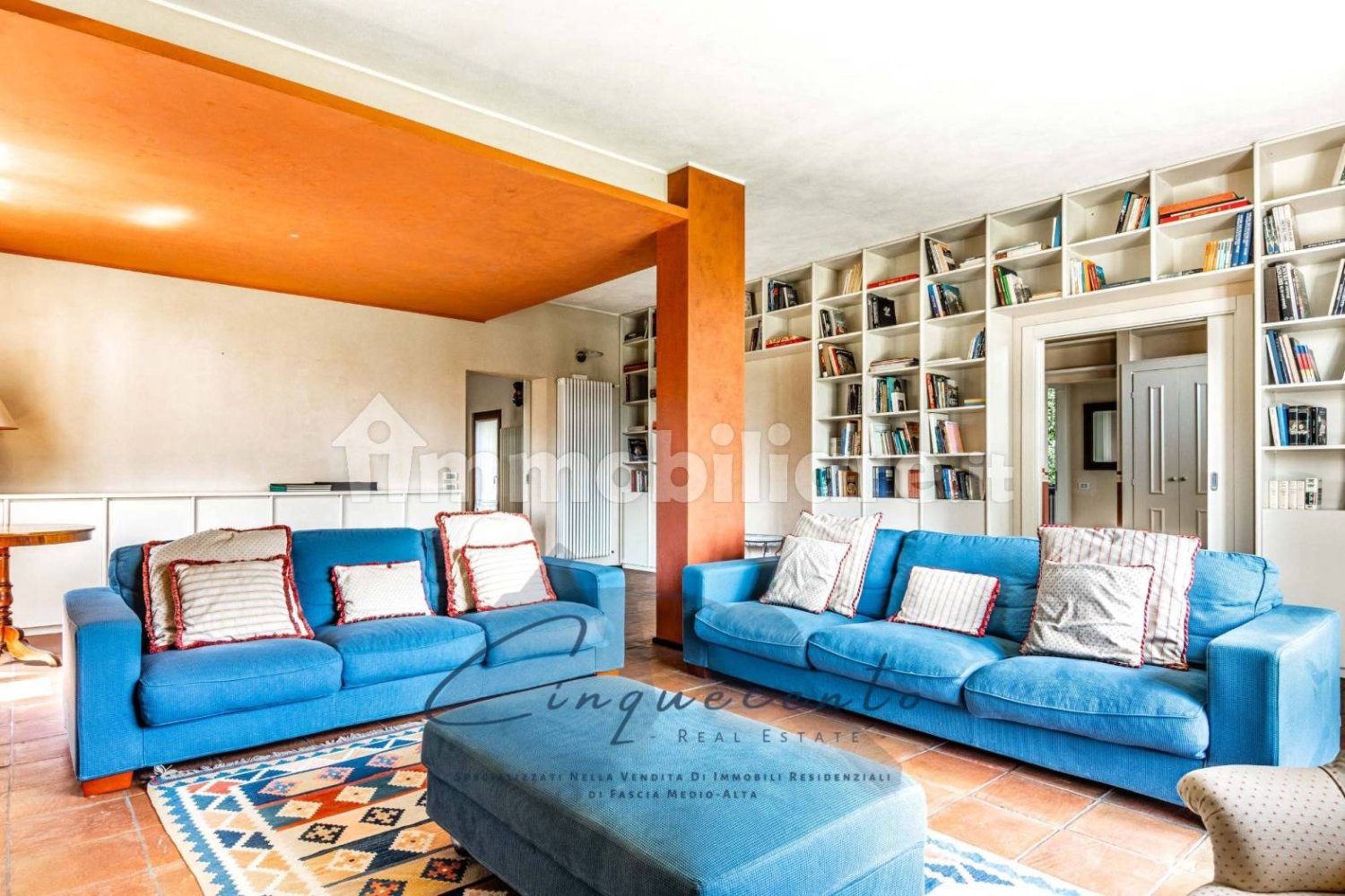 6 bedrooms Villa in Anzano del Parco, Italy No. 360275