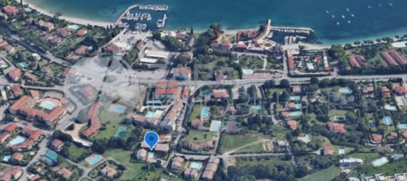 Apartamento de 2 dormitorios en Padenghe sul Garda, Italy No. 370569 6