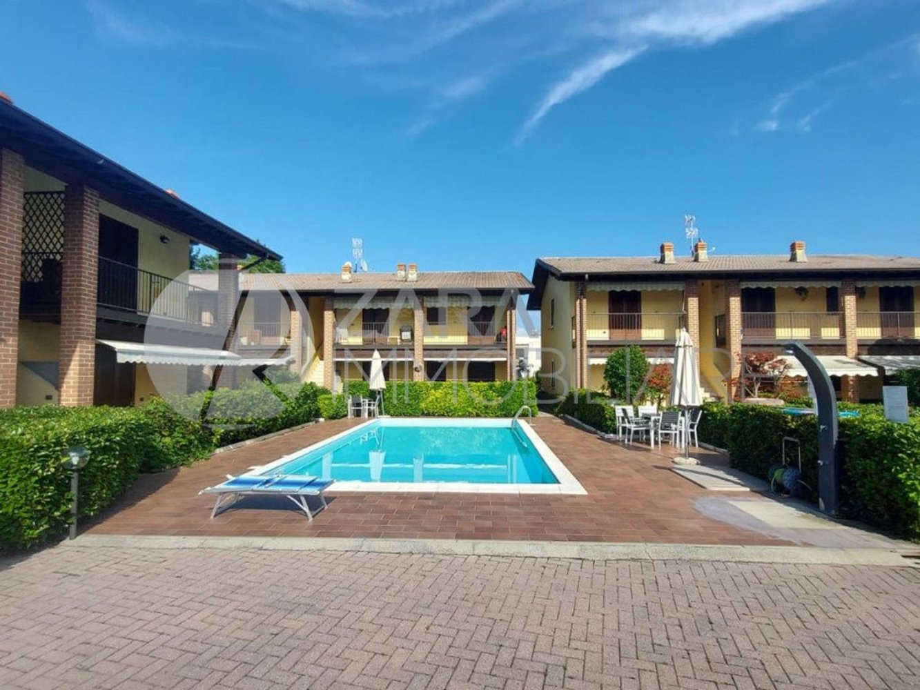 Apartamento de 2 dormitorios en Padenghe sul Garda, Italy No. 370569