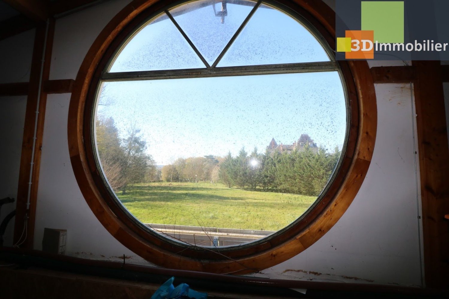 8 bedrooms House in Dole, France No. 201560