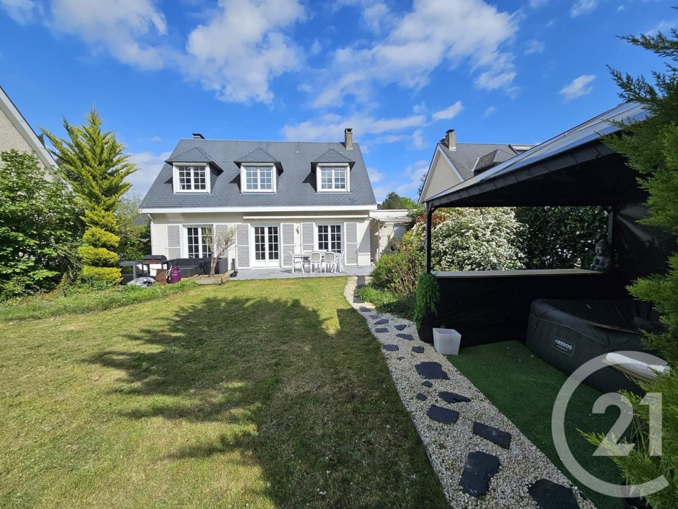 Дом с 3 спальнями в Орлеан, Франция № 157837