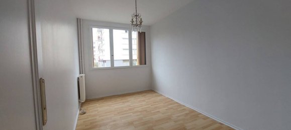 2 chambres Appartement à Montargis, France No. 79569 6