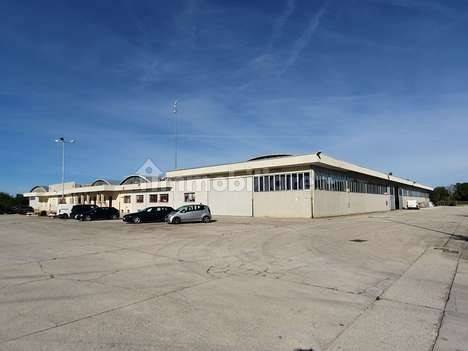 Propriété commerciale à Udine, Italy No. 389316