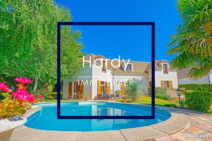 5 bedrooms House in Cergy, France No. 359613