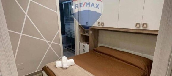 3-Zimmer Wohnung in Naples, Italy, Nr. 37042 8