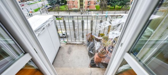 2 rooms Apartment in Turin, Italy No. 12681 10