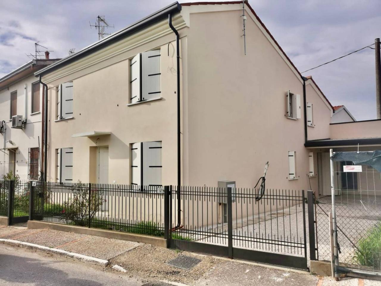 5 rooms Villa in San Giacomo delle Segnate, Italy No. 108378