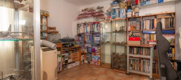 Apartamento de 4 dormitorios en Modena, Italy No. 55178 11