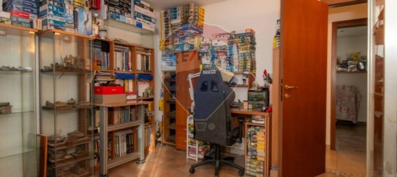 Apartamento de 4 dormitorios en Modena, Italy No. 55178 10