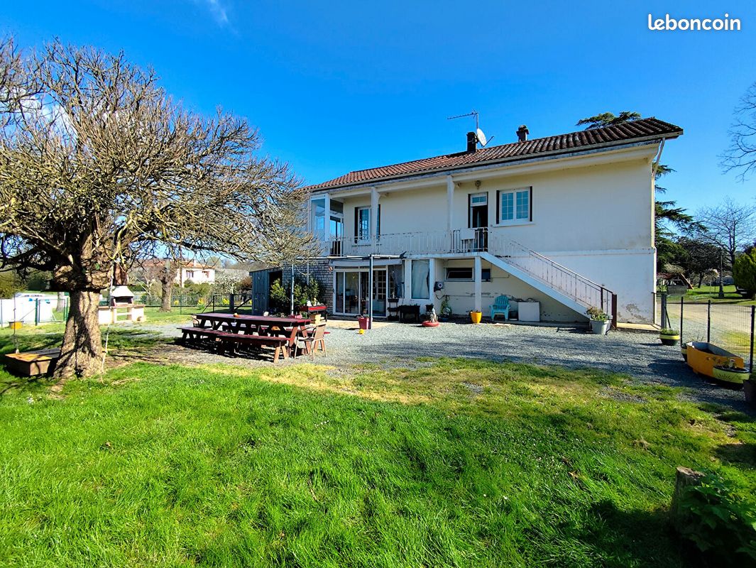 3 bedrooms House in Saint-Claud, France No. 340140