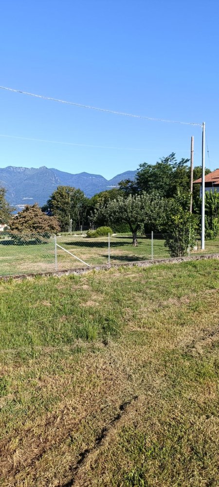 Земельный участок 1100м² в Луино, Италия № 268859