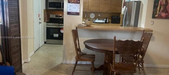 4 dormitorios villa en venta en Miami, Miami-Dade, Florida, USA № 615264 10