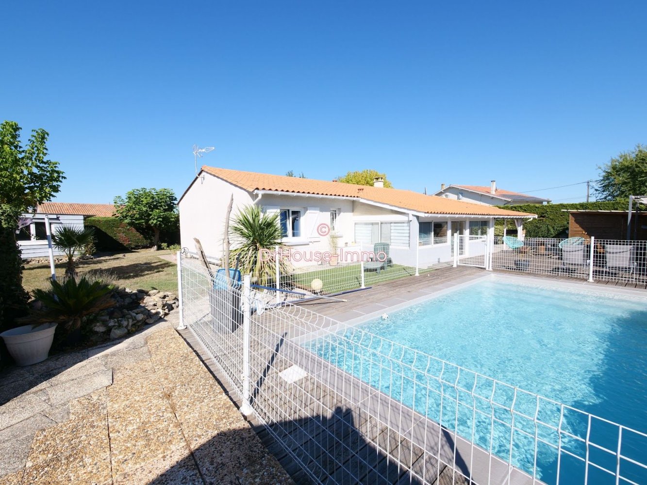 4 rooms House in Lamarque, France No. 109515