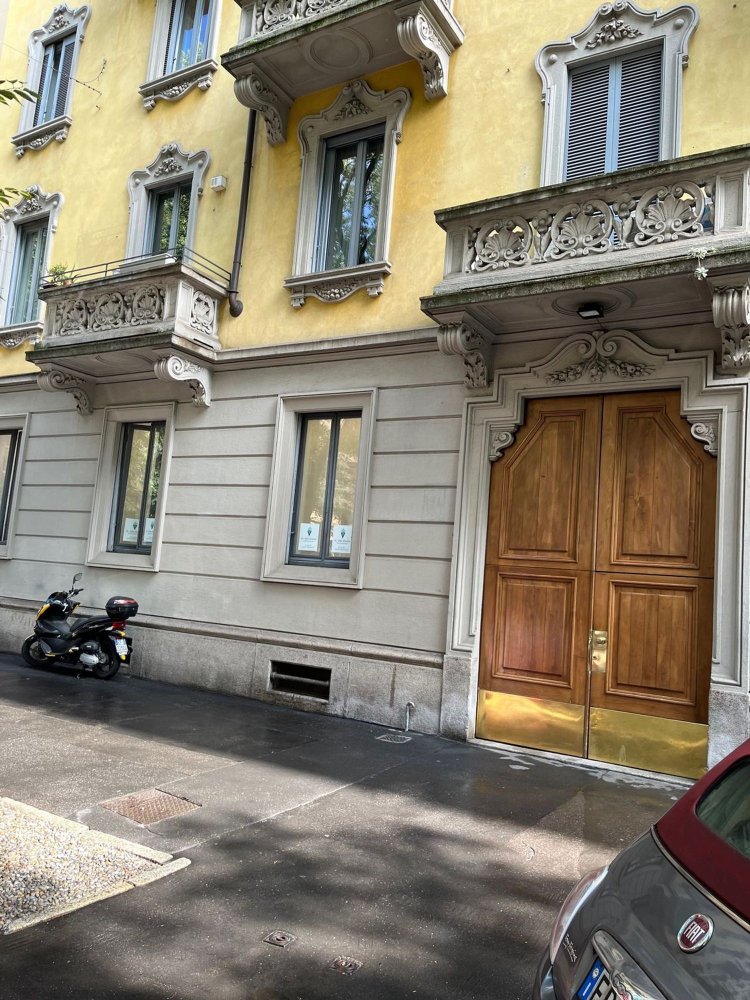 4 rooms Apartment in Milan, Italy No. 247344