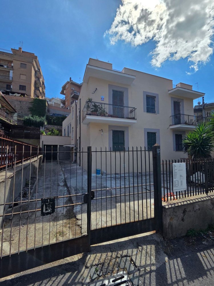 2 bedrooms Apartment in Rome, Italy No. 377571