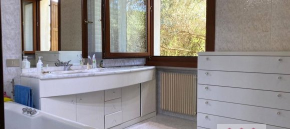 6 bedrooms House in Creazzo, Italy No. 346399 24