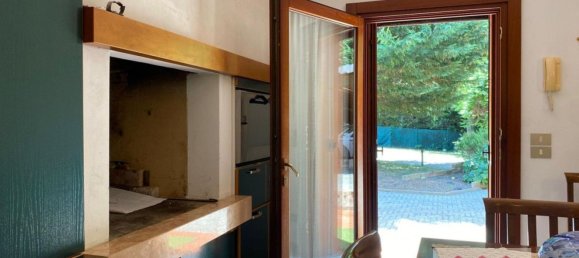 6 bedrooms House in Creazzo, Italy No. 346399 4