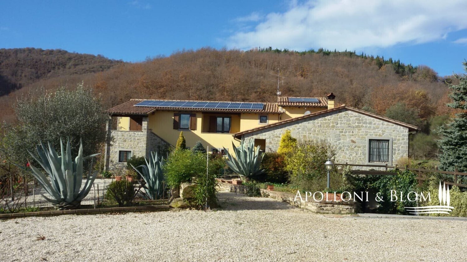 5 bedrooms Villa in Lisciano Niccone, Italy No. 52826