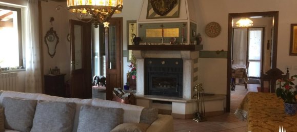 5 bedrooms Villa in Lisciano Niccone, Italy No. 52826 2