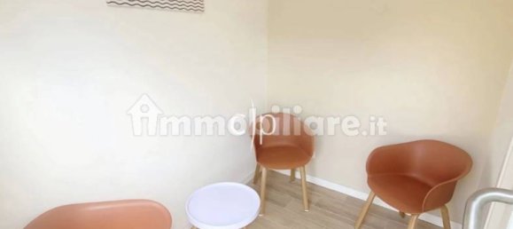 Коммерческая недвижимость с 2 комнатами в Рим, Италия № 131719 3