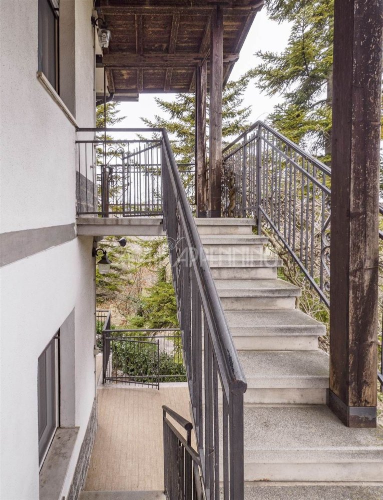 Villa de 9 habitaciónes en Toano, Italy No. 134303