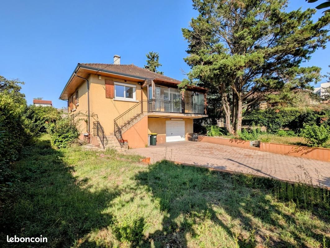 3 Schlafzimmer Haus in Decines-Charpieu, France, Nr. 339312