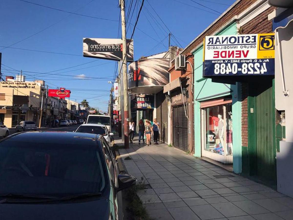 2 bedrooms House in Lanus, Argentina No. 61120