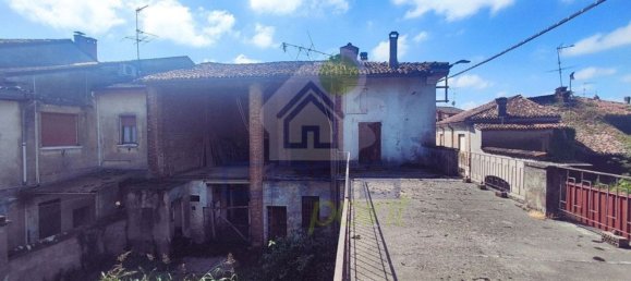 400m² Building in Ostiano, Italy No. 373779 17