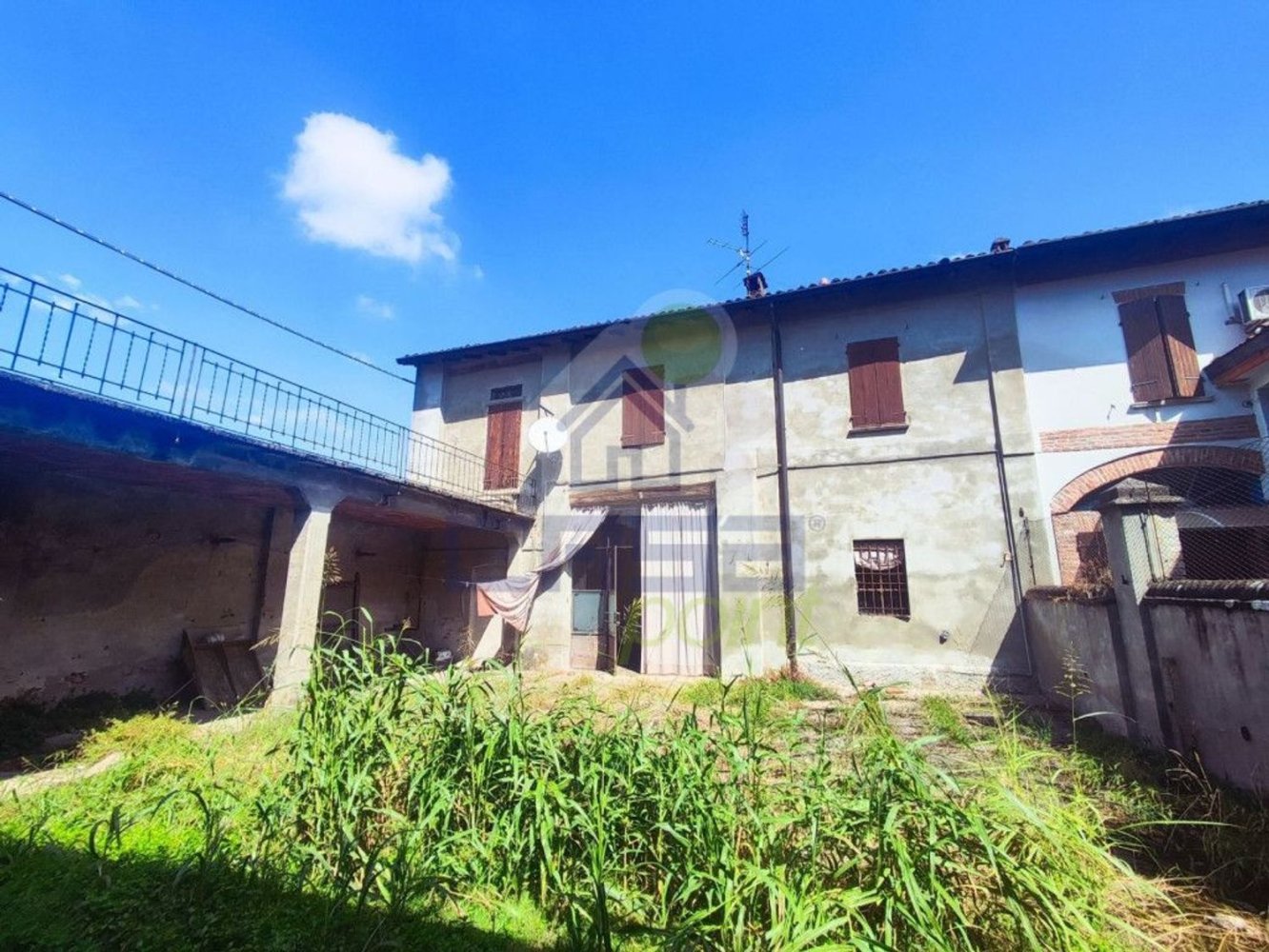 400m² Building in Ostiano, Italy No. 373779