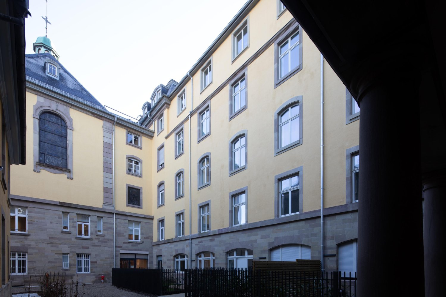 Apartamento de 2 dormitorios en Strasbourg, France No. 222114