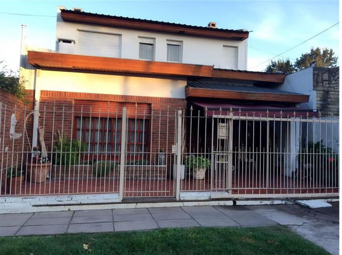 5 bedrooms House in Ituzaingo, Argentina No. 1791